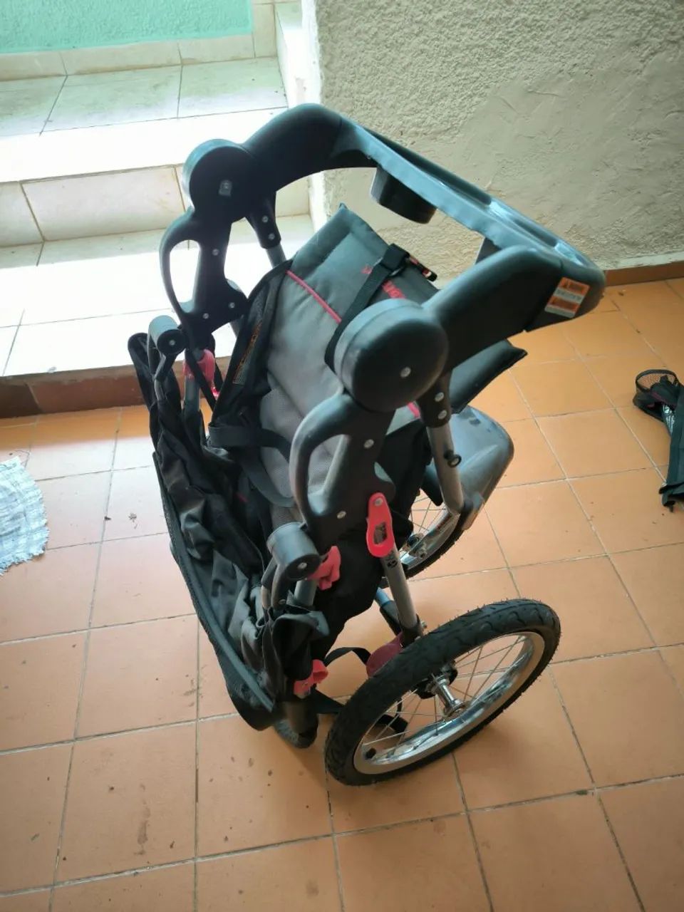Carrinho jogger com bebê conforto - Foto 5