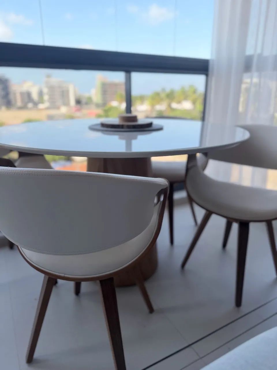 Mesa de Jantar Redonda com 4 Cadeiras | Design Sofisticado | Impecável - Foto 3