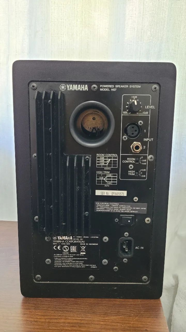 MONITOR DE AUDIO PAR YAMAHA HS7 220V NA CAIXA - Foto 3