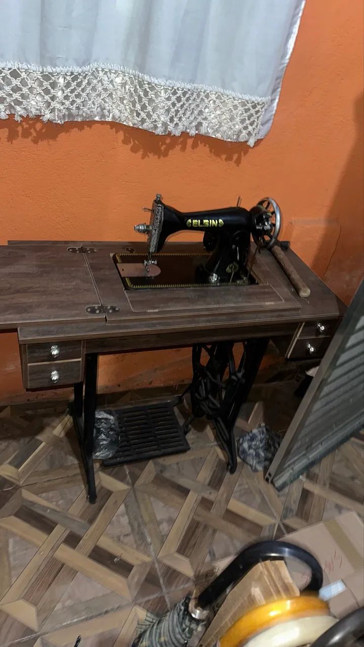Máquina de costura Elgin antiga  - Foto 4