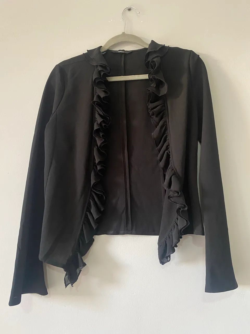 Casaquinho em crepe com babados - Foto 3