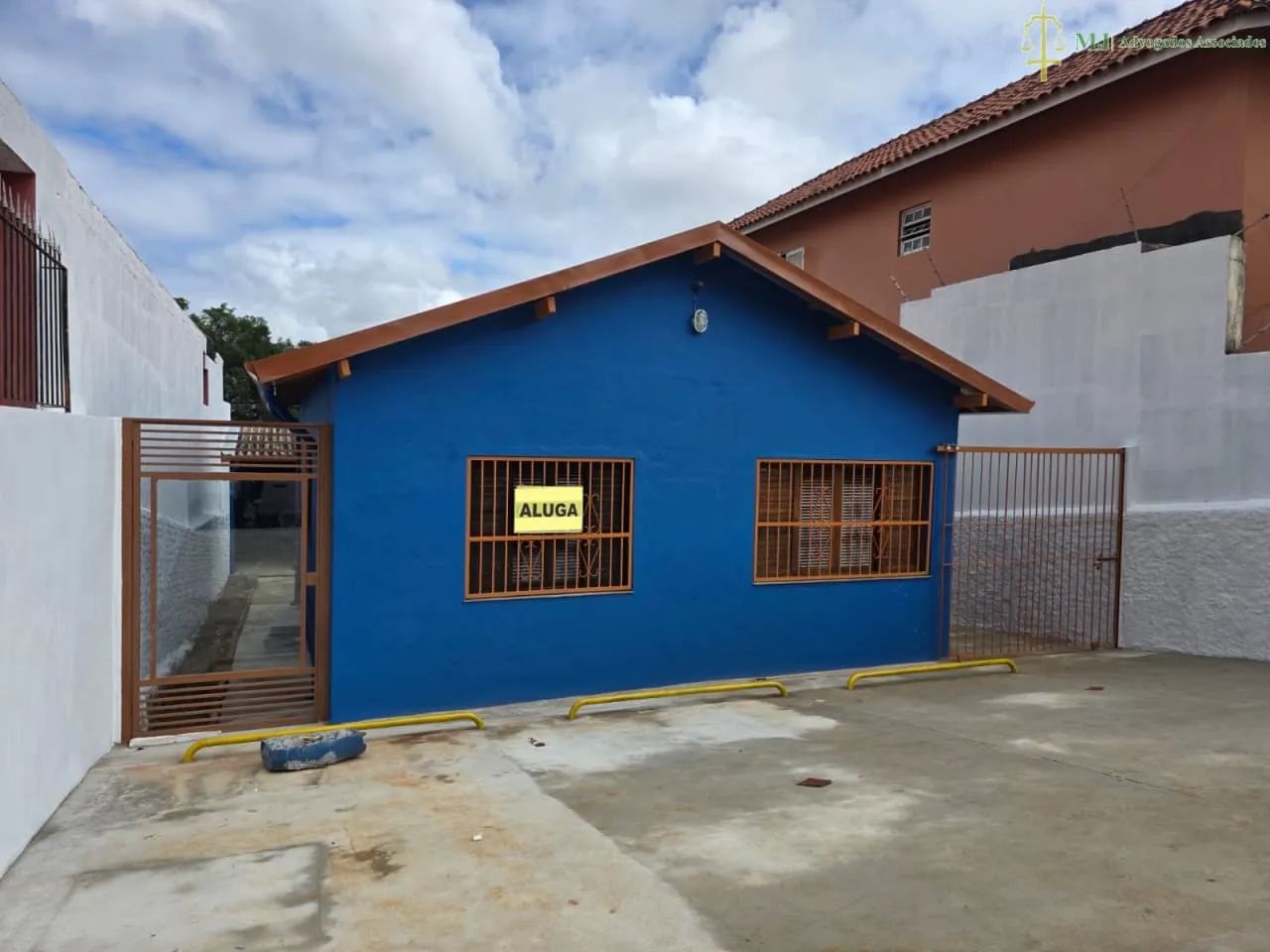 Casa comercial na Rua Lourenço de Azevedo, 223  250 m²