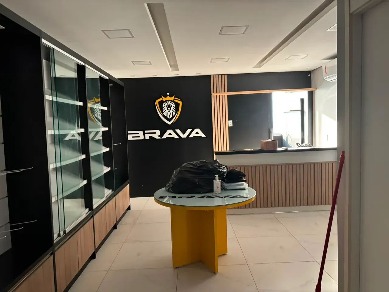 Sala Comercial 32m² no Centro Empresarial Shopping da Ilha