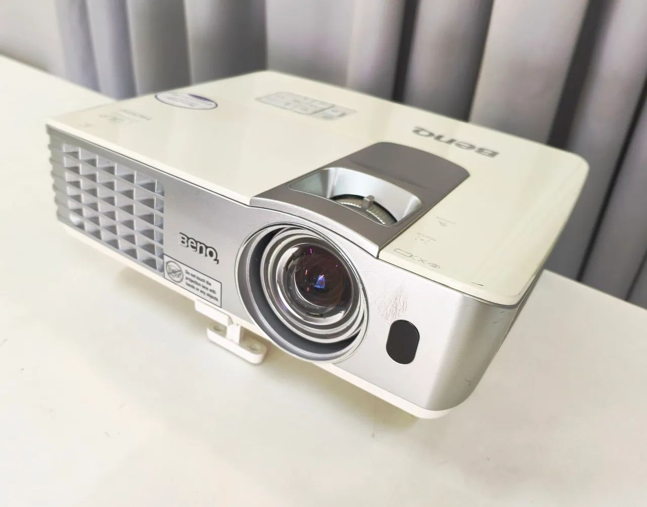 Projetor Profissional de CURTA DISTÂNCIA BENQ
