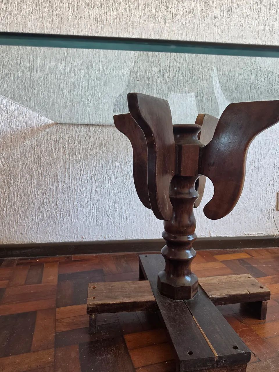 Mesa de vidro com base de madeira rustica - Foto 4