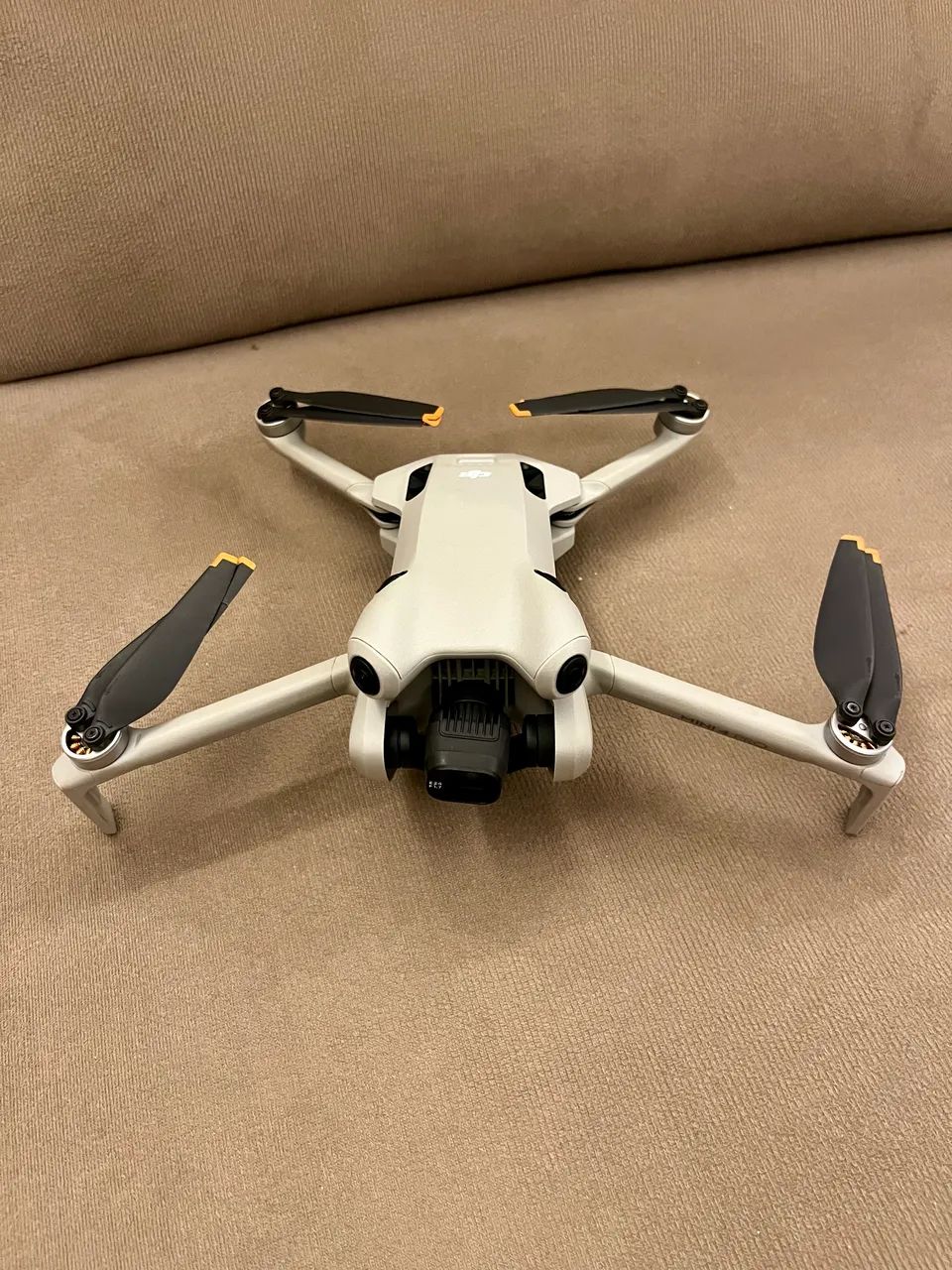 DJI Mini 4 Pro - Combo Fly More - Foto 2