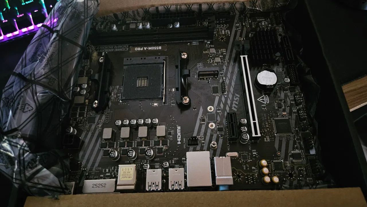 Placa-Mãe MSI B550M-A PRO AM4 - NOVA / Sem Uso (Na Caixa Completa) - Foto 5