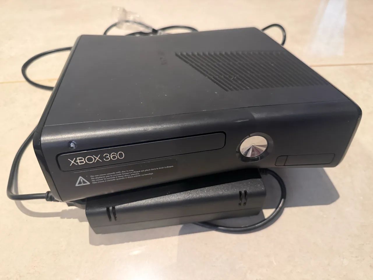 Vendo Xbox 360, Kinect e 11 jogos