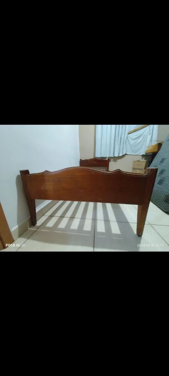 Cama de madeira pura solteiro