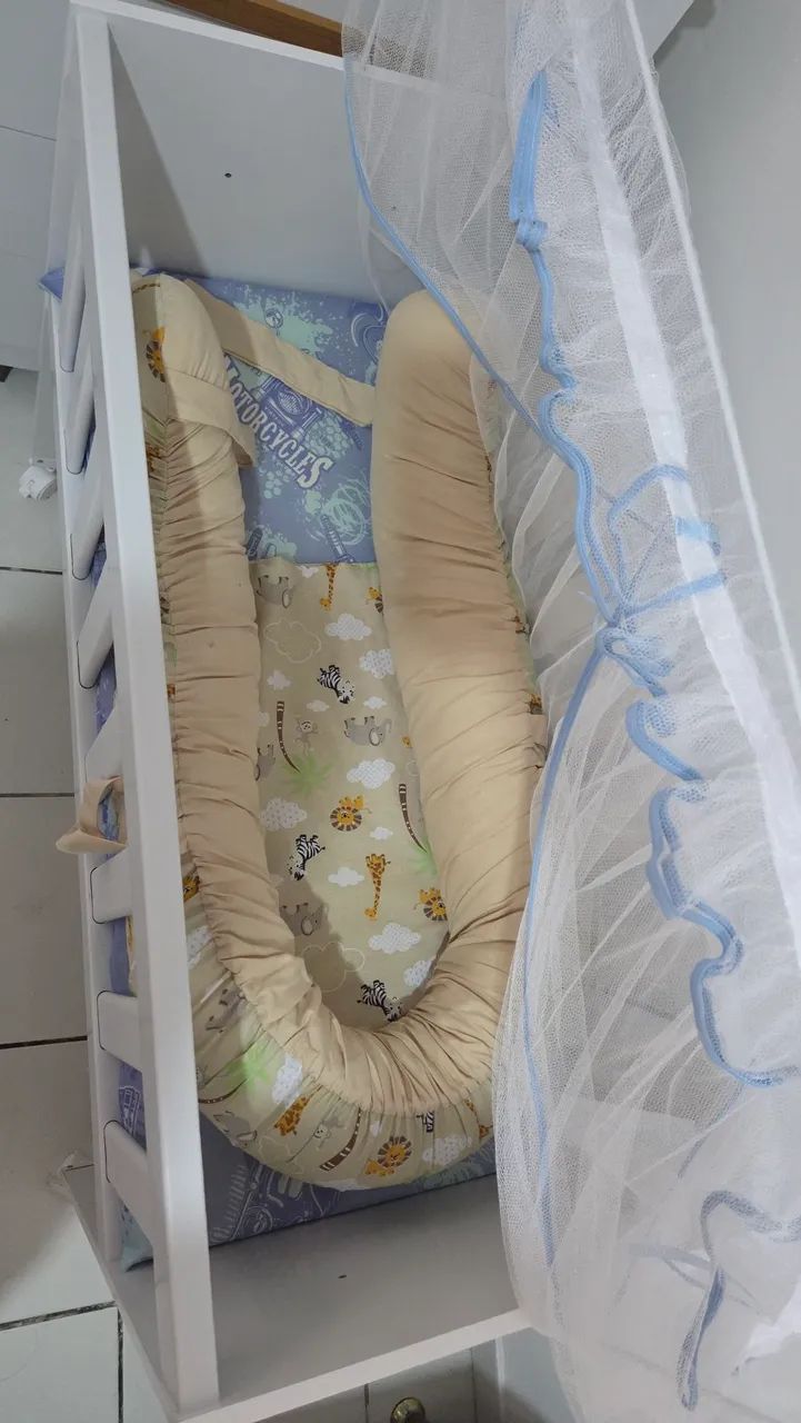 Vende-se mini berço com colchão e acessórios - Foto 3
