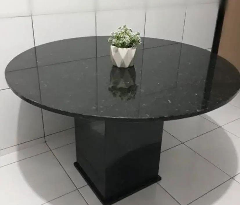 Mesa em mármore