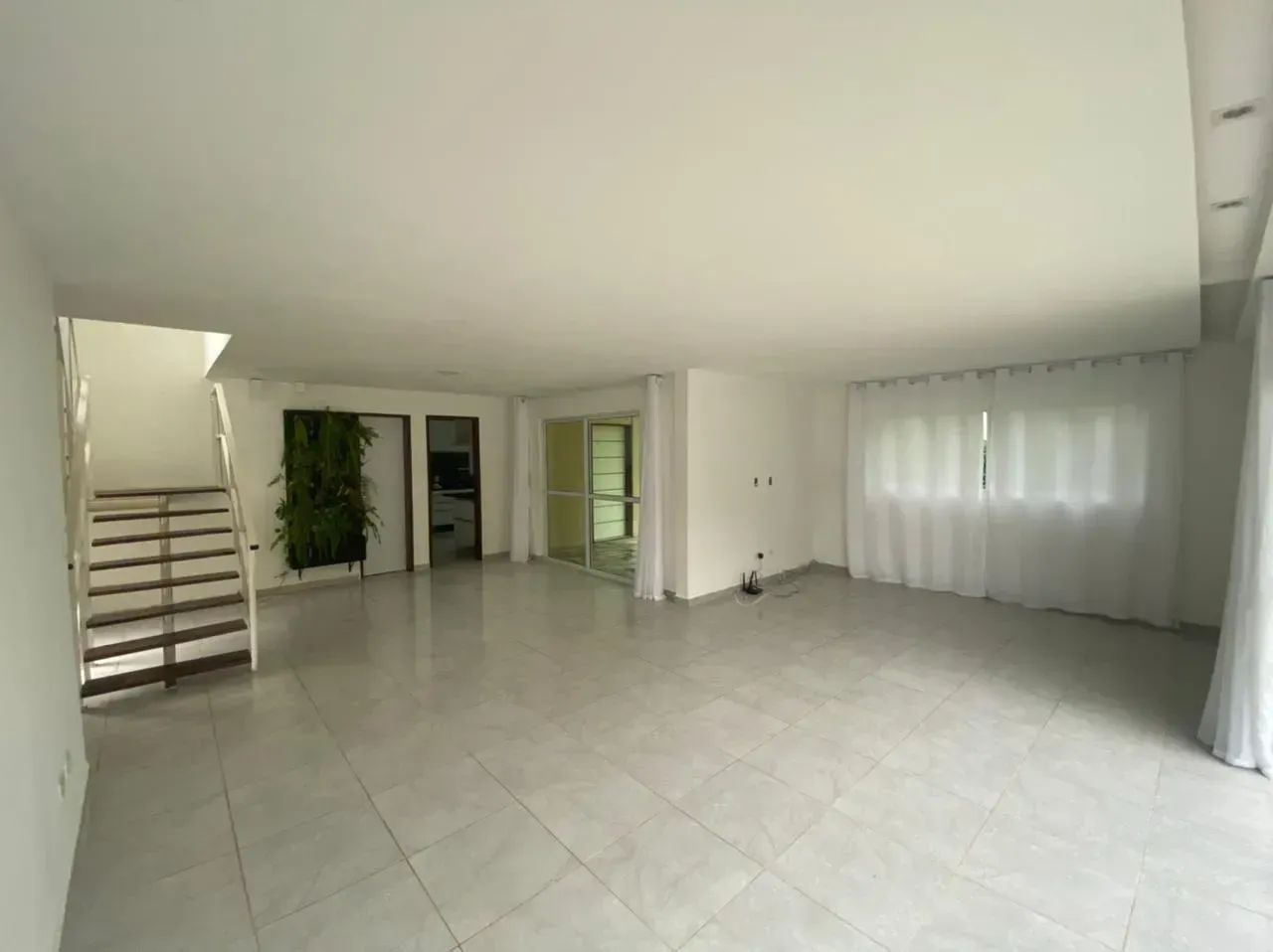 Aluga - se excelente casa em condomínio fechado em aldeia