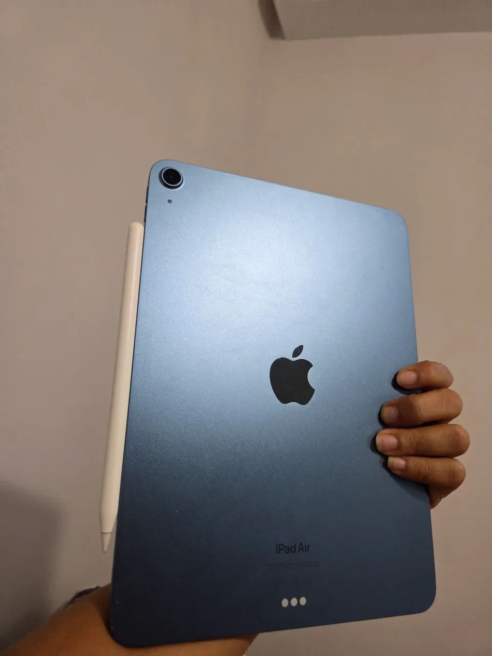 iPad Air 第5世代 64GB Magic Keyboard Pencil Completo: iPad Air 5 (M1) 64GB Azul + Magic Keyboard + Apple