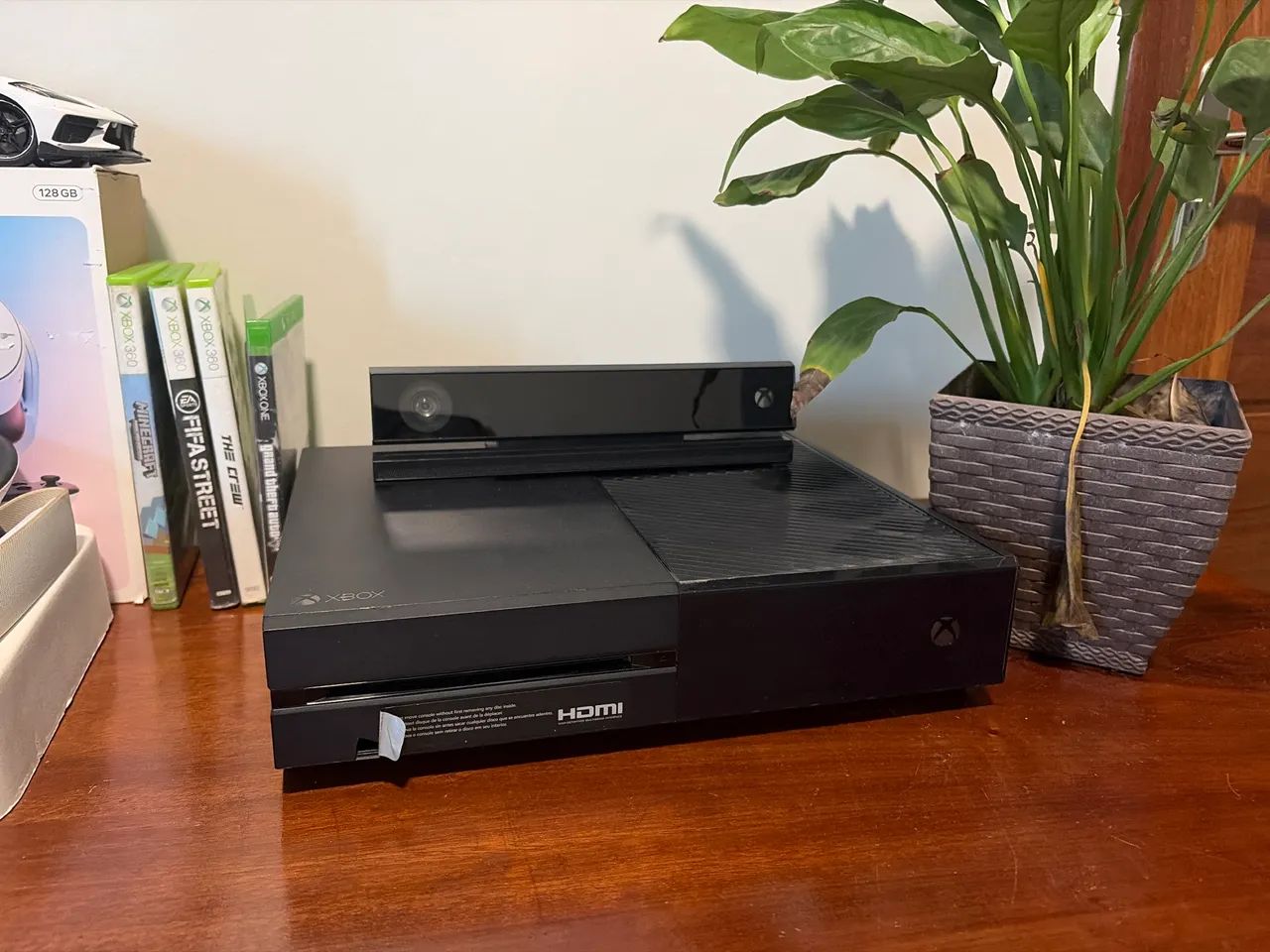 Xbox one fat 1TB com kinect, sem controle!