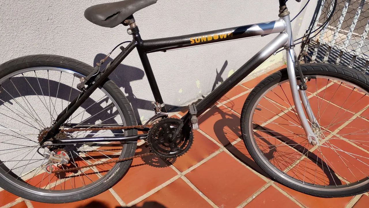 Bicicleta aro 26 semi novo 