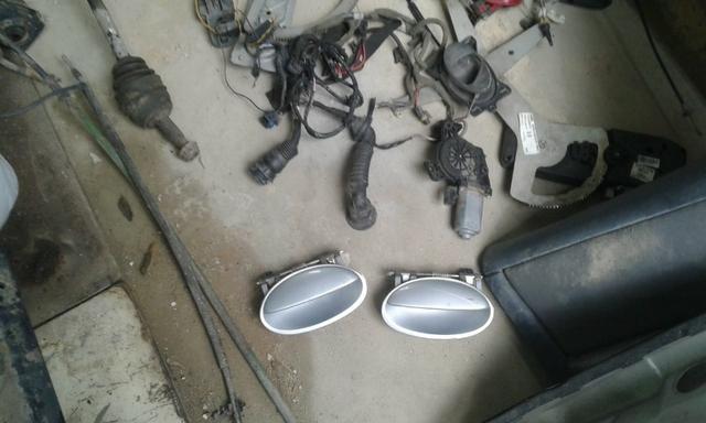 Peças de celta:difusores,cabeçote,tampa de mala,maquina dos vidros,portas,ETC - Foto 8