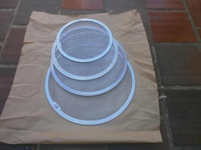 Tela para assar pizza tamanhos -35,40,45 e 50cm - novas - Foto 5