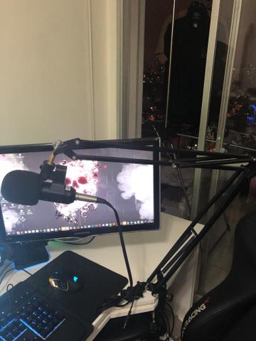 Suporte de mesa com microfone para youtubers