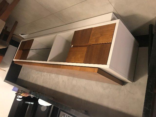 Rack + Painel em Madeira com detalhes em Laca - Marca Sier - Foto 3
