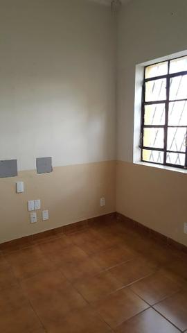 Prédio comercial com 2 blocos e amplo terreno - Foto 4