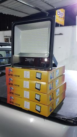 Vendo refletores de led luz branca 200wts por 250.00 reais cada - Foto 2