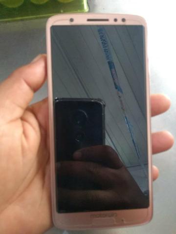 Só vendo moto G6 plus o único defeito e a traseira trincada fora isso todo perfeito