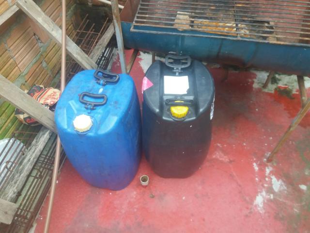 Vendo galões 50 l