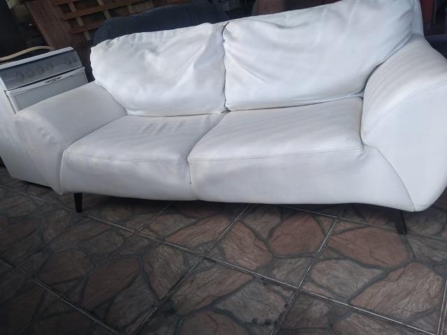 Sofá Branco Courino - Entrego! - Foto 3