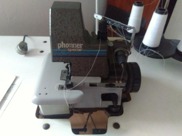 Máquina de costura overclock