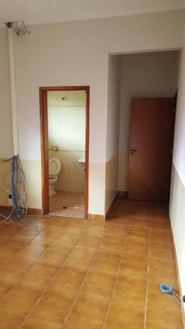 Prédio comercial com 2 blocos e amplo terreno - Foto 8