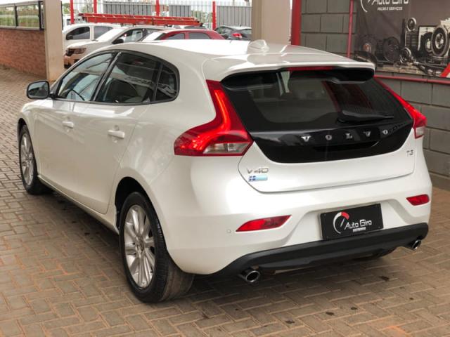 Volvo V40 T3 Kinetic 1.5 Turbo | Automático | Interior Bege - Foto 6