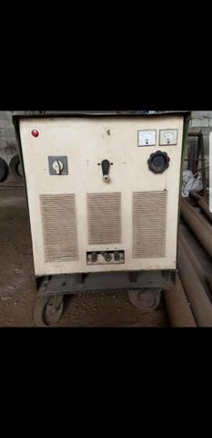 Máquina de solda multifunção White Martins 600 AMP