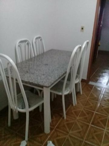 Vende-se mesa de granito,seis cadeiras,em ótimo estado, valor 400 reais