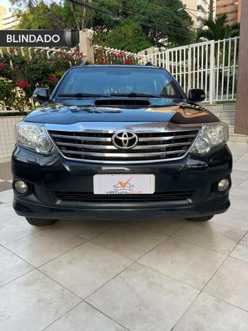 Toyota Hilux Sw4 7lugares BLINDADO - Foto 2