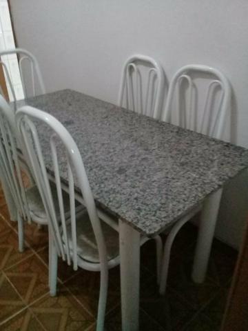 Vende-se mesa de granito,seis cadeiras,em ótimo estado, valor 400 reais - Foto 4