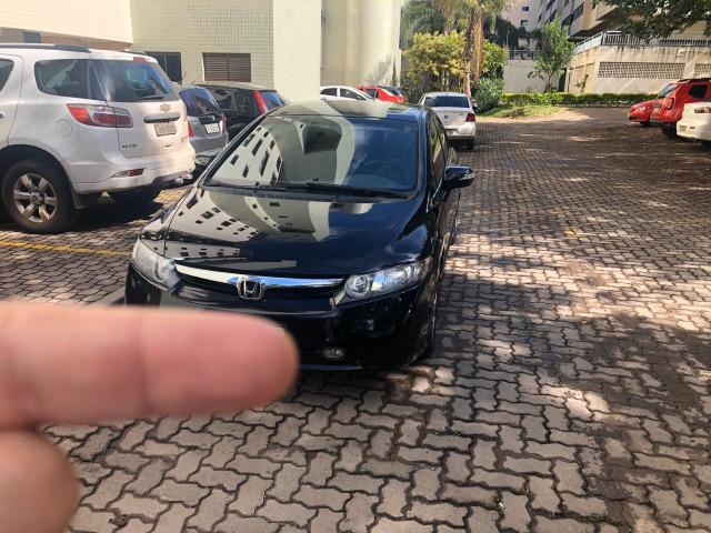 Honda Civic preto manual LXS 1.8 completo com bancos em couro. IPVA 2020 pago - Foto 9