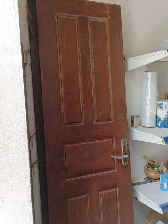 Portas de madeira maciça. Banheiro (R$ 250). - Foto 5