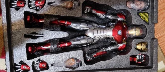 Iron Man Mark 47 Hot Toys 1/6 - Foto 4