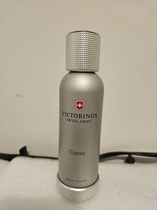 Perfume victorinox classic (ESTA MAIS DA METADE )