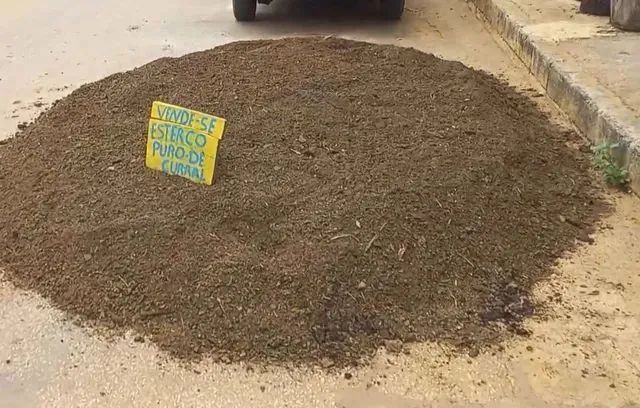 Caminhão de esterco gado  13 metros cubicos ? Esterco de Gado - Adubo Orgânico Natural 