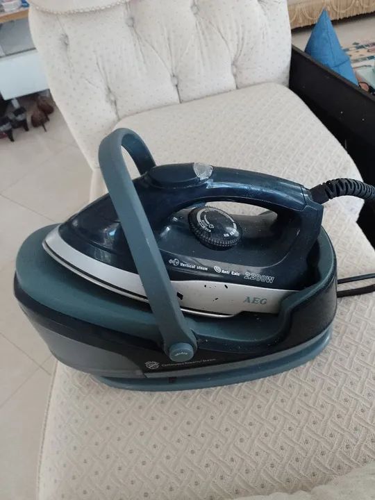 Ferro de Passar Roupa AEG 2200W
