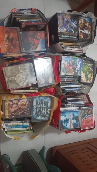 Mais de 150 CDS de DVDS de filmes, desenhos e showns de bandas musicais - Foto 4