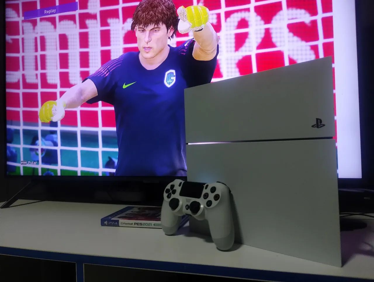 PS4 FAT GLACIAL WHITE 500 GB WITH 2 CONTROLLERS64717108162306121