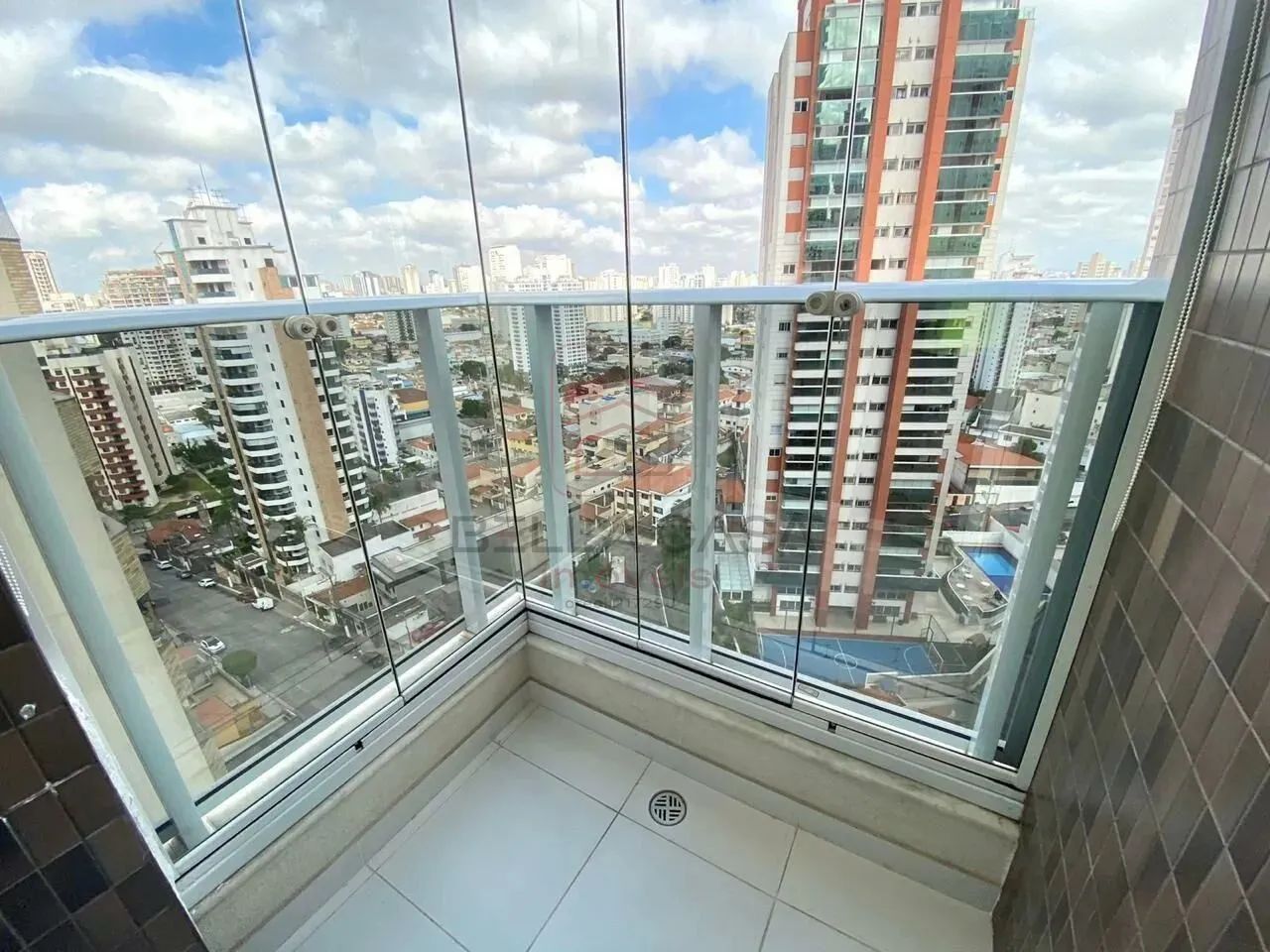 Apartamento aconchegante condomínio Málaga 3 dormitórios 2 vagas - Foto 2
