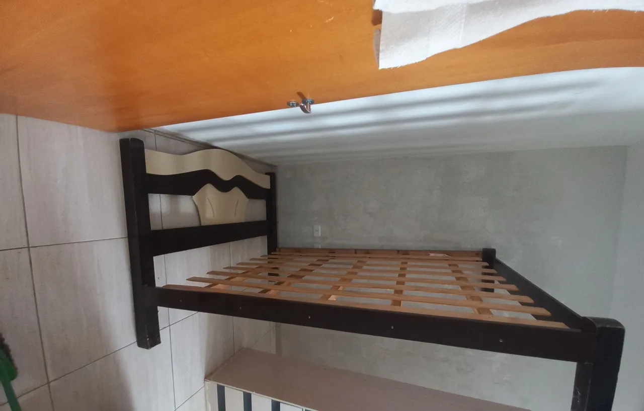 Cama de casal em Madeira