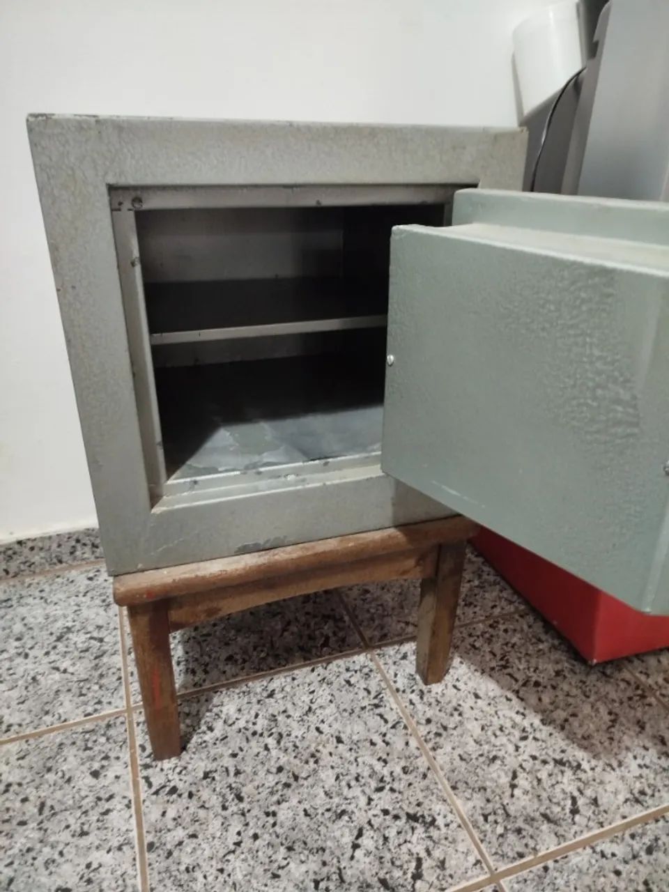 Cofre com Trava e Chave, Altura 39cm, Largura 40cm, Comprimento 40cm, - Foto 6