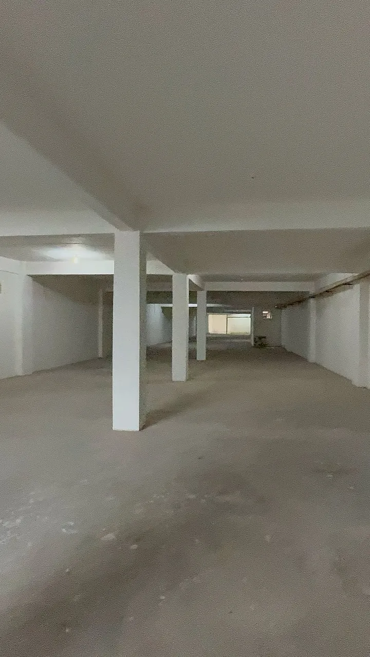 GALPAO NA PEDREIRA - COM SUB-SOLO PARA 25 CARROS