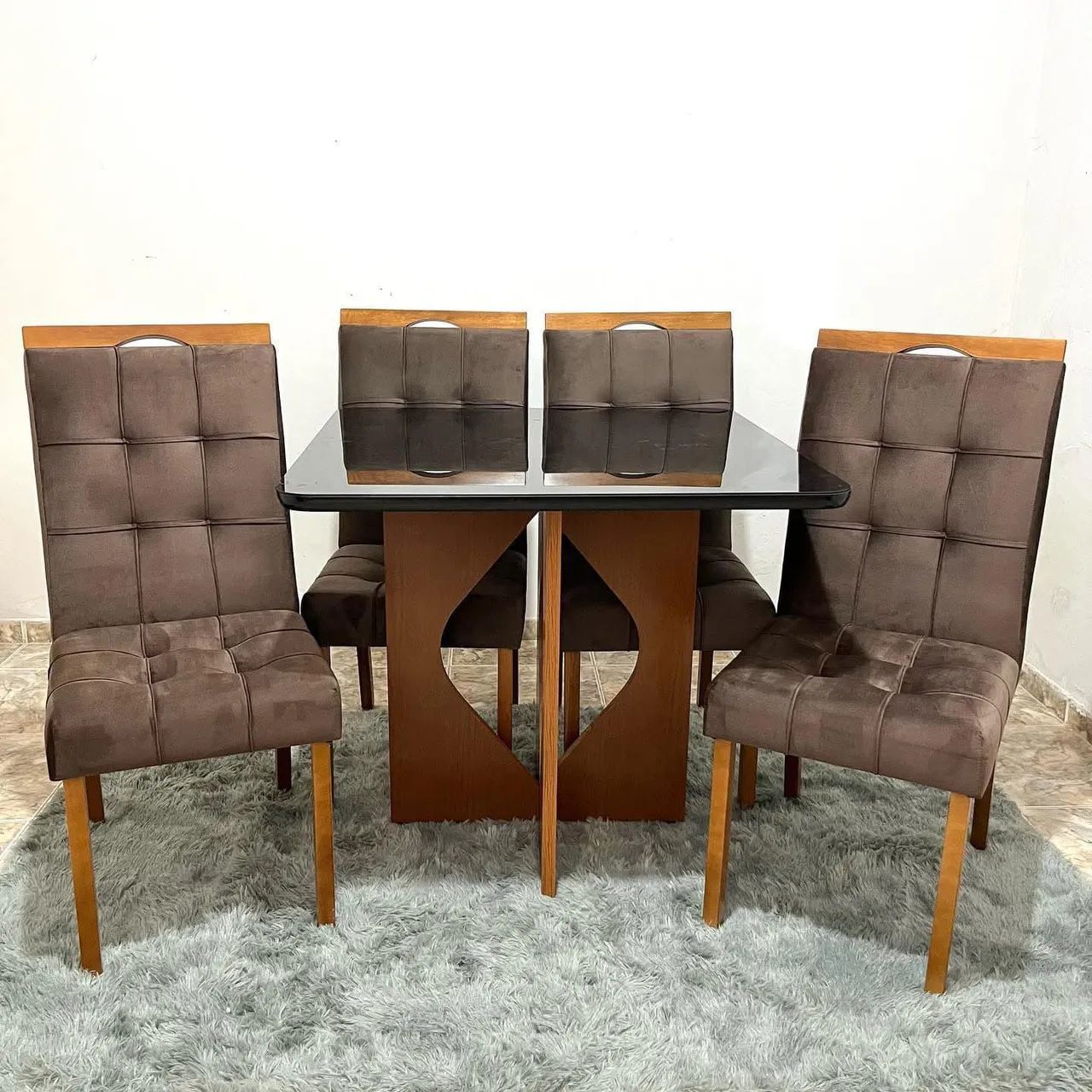Conjunto Mesa de Jantar com 4 Cadeiras Estofadas - Foto 3