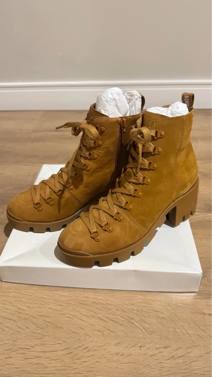 Bota Schutz nova 38