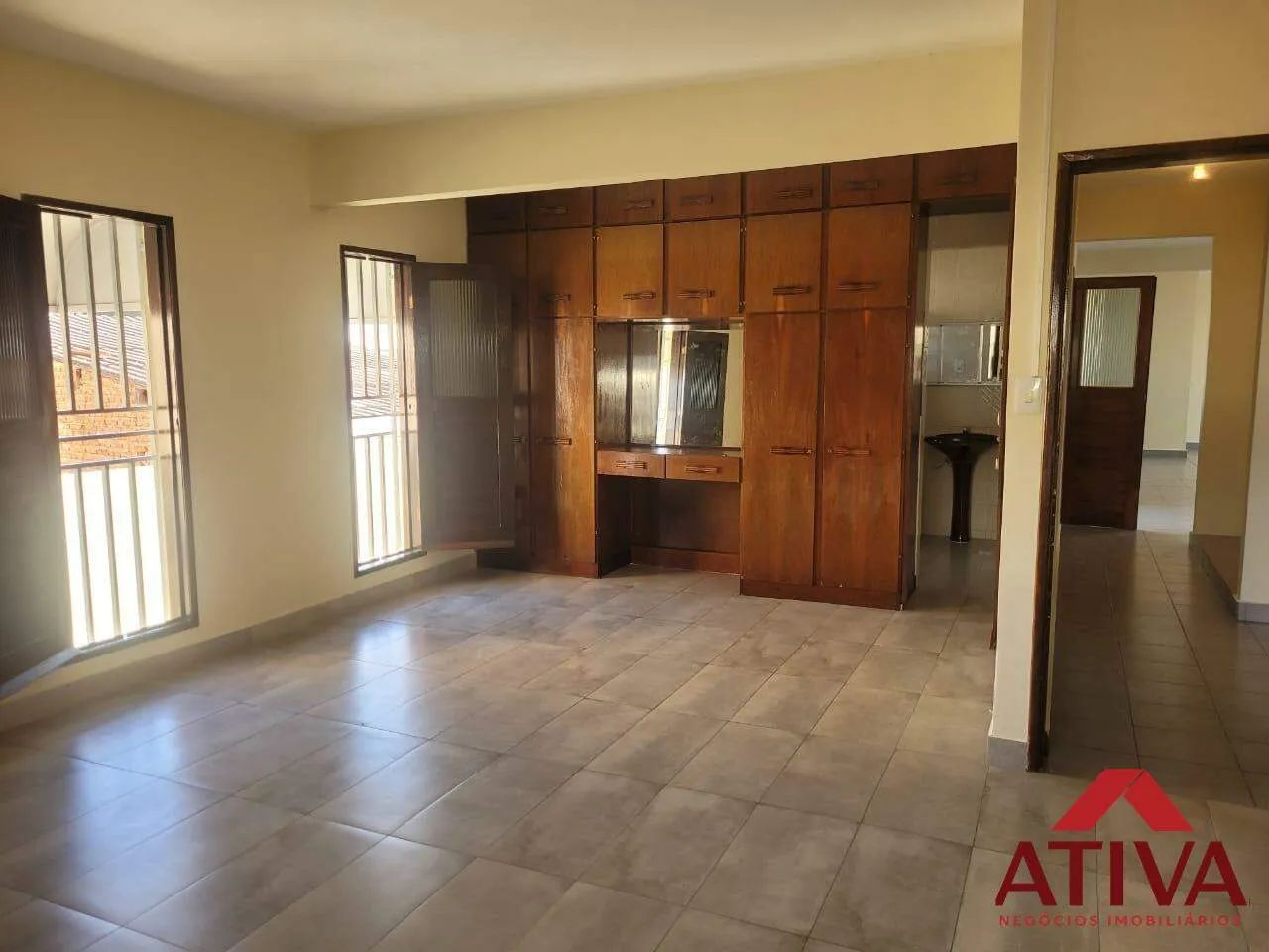 APARTAMENTO PARA LOCAÇÃO- CENTRO - EXCELENTE LOCALIZAÇÃO -03 QUARTOS - Foto 2
